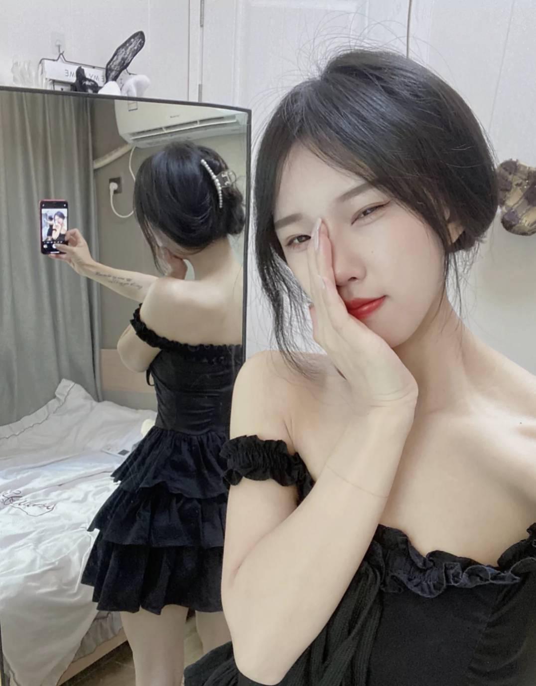 兼职小sao女.身材爆灯屁股很翘，服务走心